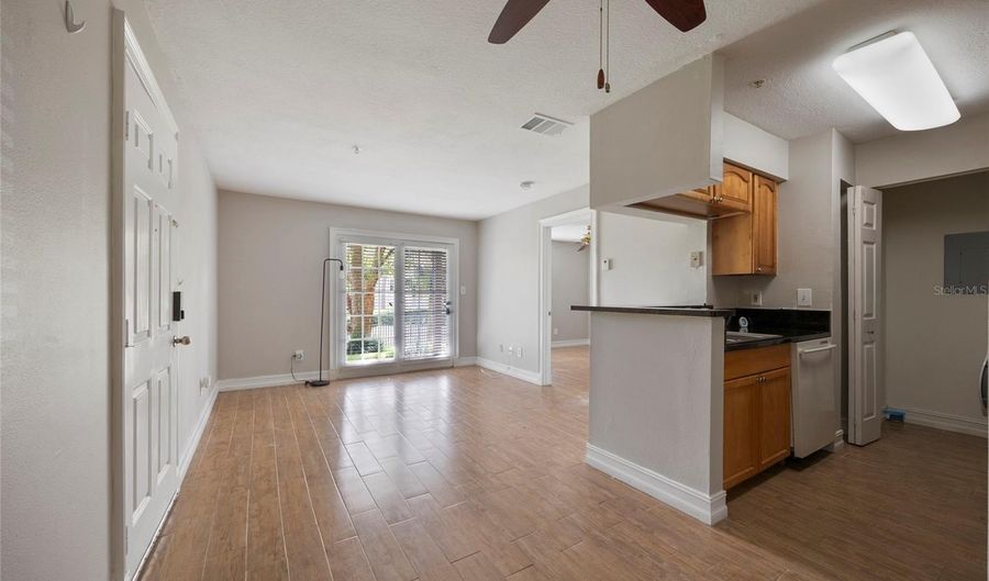 241 AFTON Sq 103, Altamonte Springs, FL 32714 - 1 Beds, 1 Bath