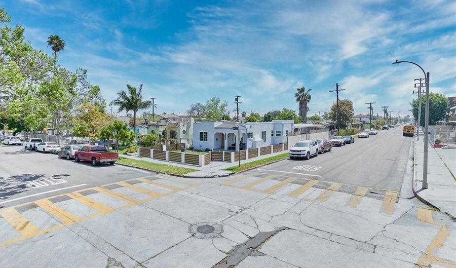 402 E 93rd St E, Los Angeles, CA 90003 - 4 Beds, 3 Bath