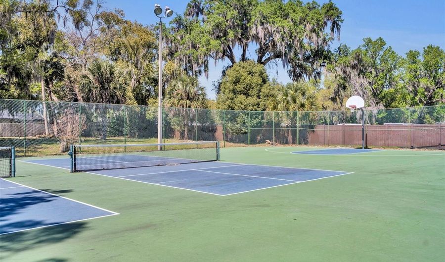 1043 LAKESIDE Dr, Apopka, FL 32712 - 3 Beds, 2 Bath