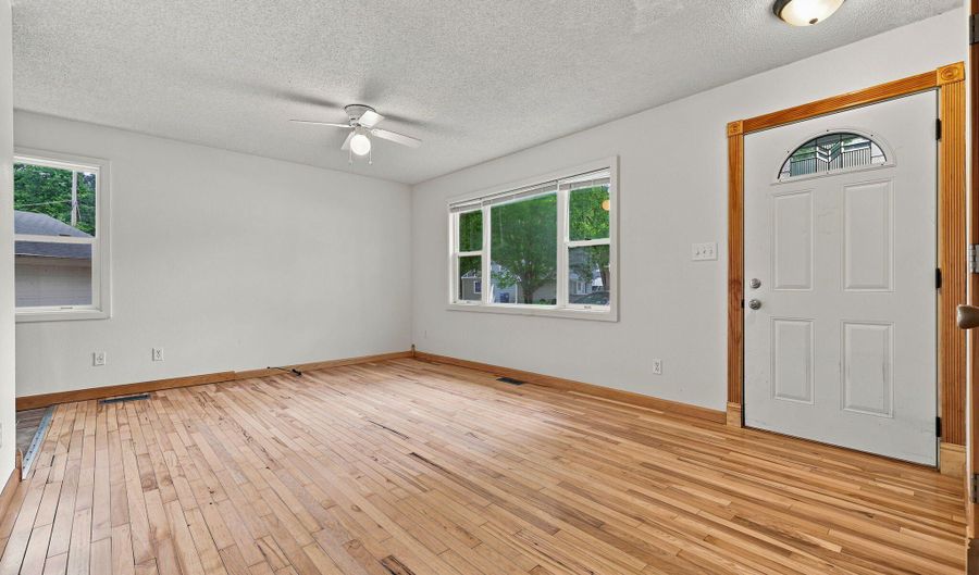 309 Colorado Cir, Ames, IA 50014 - 3 Beds, 1 Bath