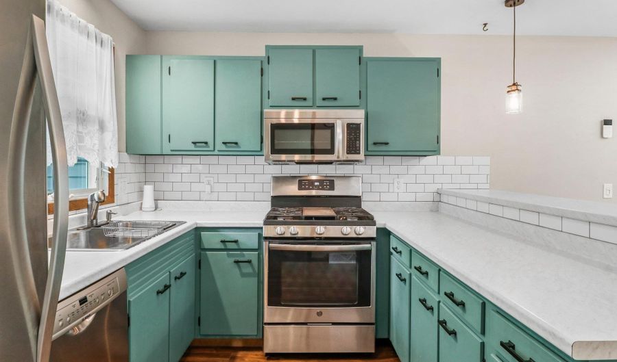 1602 Golden Oak Ln, Madison, WI 53711 - 3 Beds, 1 Bath