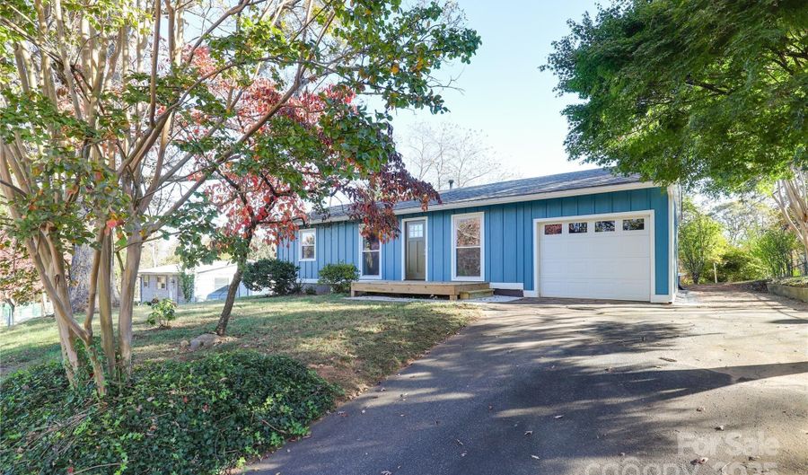 69 First St, Asheville, NC 28803 - 3 Beds, 1 Bath