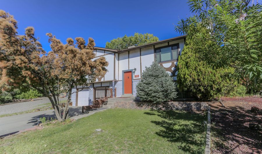 910 MOUNTAIN VIEW Dr, Aztec, NM 87410 - 4 Beds, 3 Bath