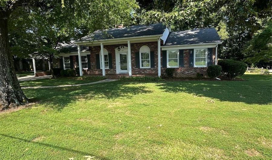 504 Mount Vernon Dr, Albemarle, NC 28001 - 3 Beds, 2 Bath