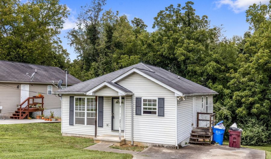 232 W Edison St, Alcoa, TN 37701 - 2 Beds, 2 Bath