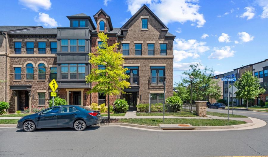 22428 PHILANTHROPIC Dr, Ashburn, VA 20148 - 5 Beds, 5 Bath