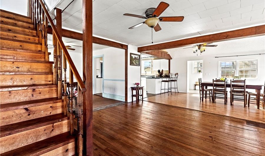 902 Highway 62 W, Alpena, AR 72611 - 5 Beds, 3 Bath