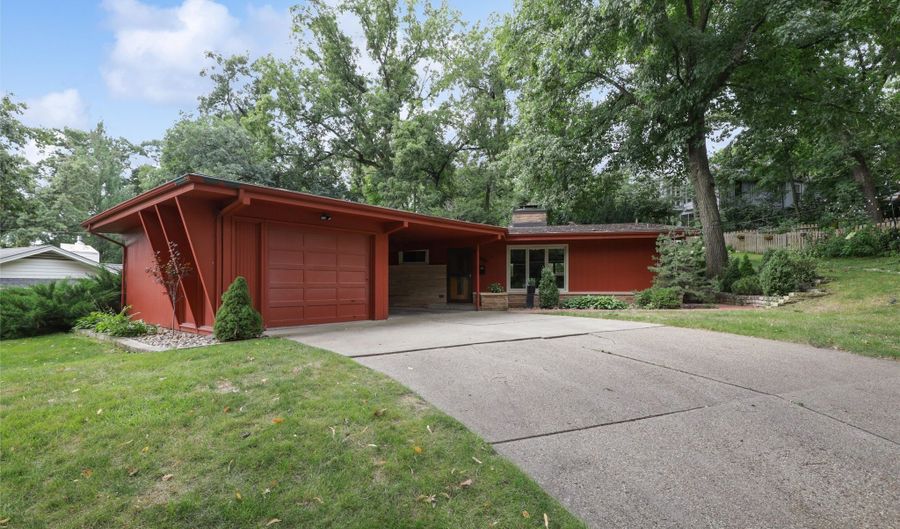 3908 Muskogee Ave, Des Moines, IA 50312 - 3 Beds, 2 Bath