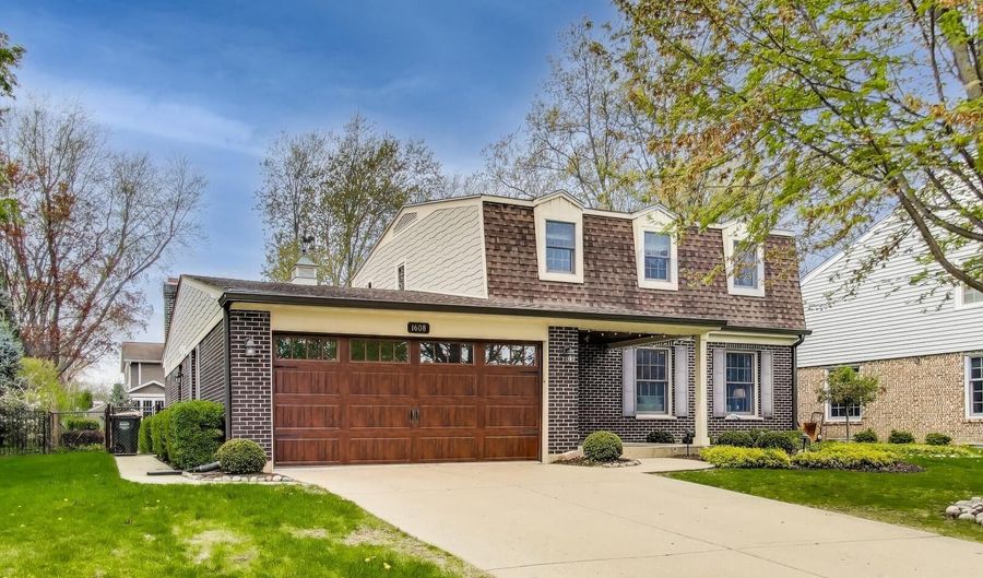 1608 N Douglas Ave, Arlington Heights, IL 60004 - 3 Beds, 3 Bath