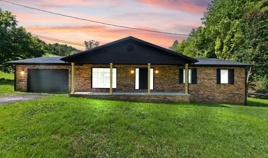 57 Hopson St, Auxier, KY 41602 - 3 Beds, 2 Bath