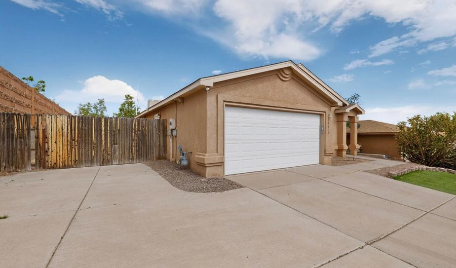 10612 Albero Rosso Dr NW, Albuquerque, NM 87114 - 4 Beds, 2 Bath