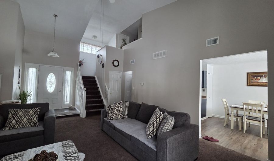 8512 Green Valley Dr, Indianapolis, IN 46217 - 3 Beds, 3 Bath