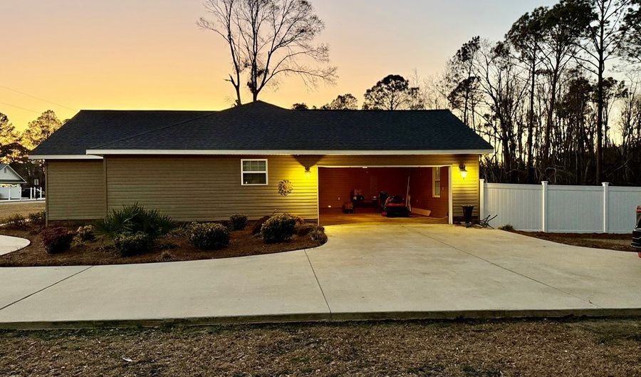 57 Brandon St, Baxley, GA 31513 - 2 Beds, 2 Bath