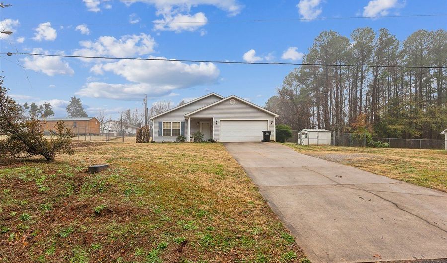 3209 Dobbins Bridge Rd, Anderson, SC 29626 - 3 Beds, 2 Bath