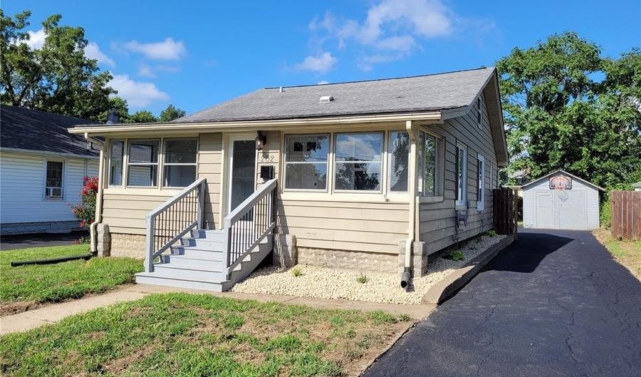 202 Wisconsin Ave, Alton, IL 62002 - 2 Beds, 1 Bath