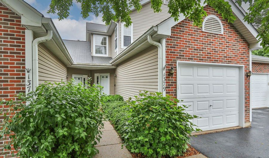 1379 Grandview Ct, Algonquin, IL 60102 - 2 Beds, 3 Bath