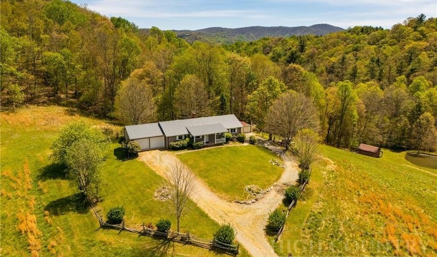 762 George Eggers Rd, Banner Elk, NC 28604 - 2 Beds, 2 Bath