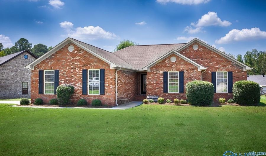1420 Summerchase Ln, Albertville, AL 35951 - 3 Beds, 2 Bath