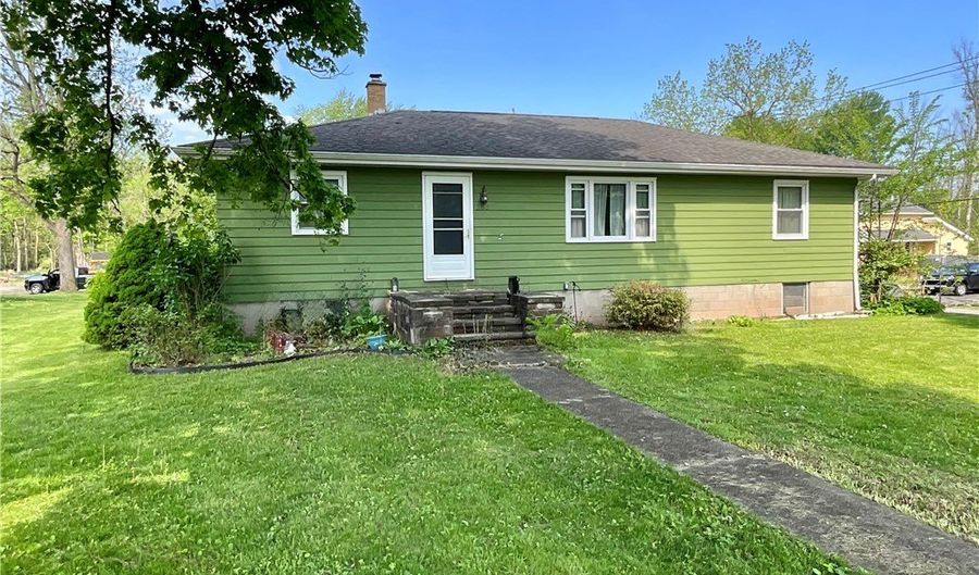 262 N Main St, Albion, NY 14411 - 4 Beds, 1 Bath