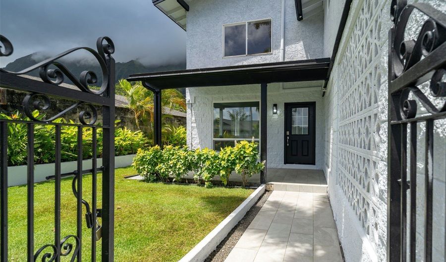 47-544 Hakuhale St, Kaneohe, HI 96744 - 11 Beds, 9 Bath
