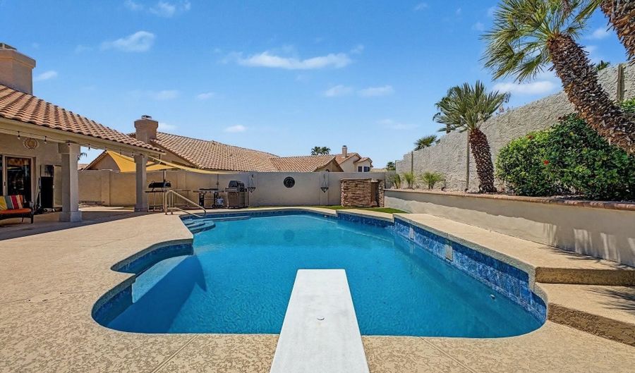 3360 S OLEANDER Dr, Chandler, AZ 85248 - 4 Beds, 3 Bath