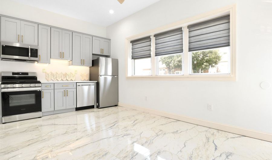 498 AVENUE A 1F, Bayonne, NJ 07002 - 1 Beds, 1 Bath