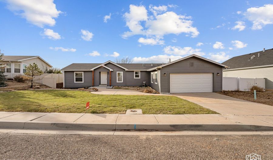 393 N Foothill Dr, Cedar City, UT 84721 - 4 Beds, 2 Bath