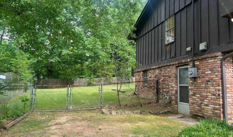 902 HILLCREST Rd, Adamsville, AL 35005 - 3 Beds, 2 Bath