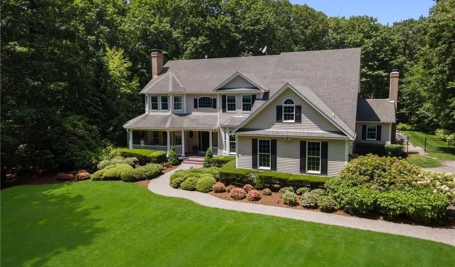 4 Brookfield Ct, East Greenwich, RI 02818 - 4 Beds, 6 Bath