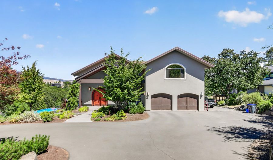 167 Tessa Ln, Ashland, OR 97520 - 4 Beds, 5 Bath
