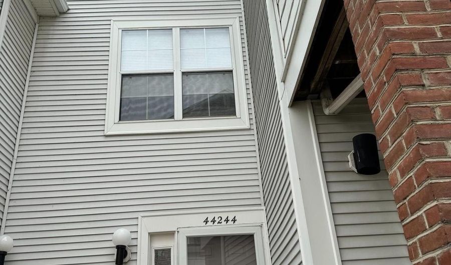 44244 MOSSY BROOK Sq, Ashburn, VA 20147 - 2 Beds, 3 Bath