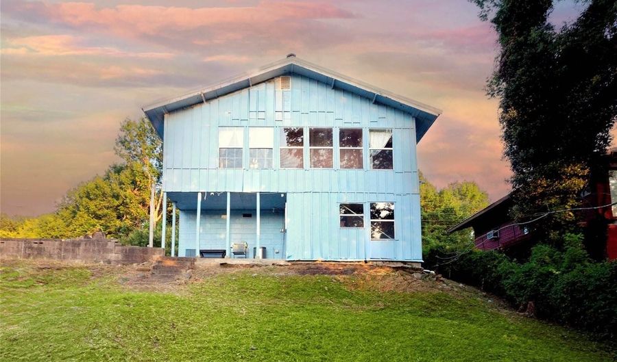 110 W Lakeshore Dr, McAlester, OK 74501 - 3 Beds, 2 Bath