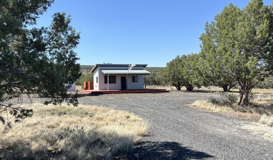 9188 W Gleed Station Rd, Ash Fork, AZ 86320 - 1 Beds, 1 Bath