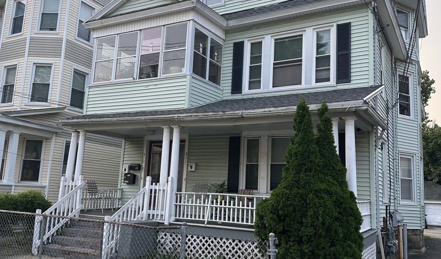 319 Maplewood Ave, Bridgeport, CT 06605 - 2 Beds, 1 Bath