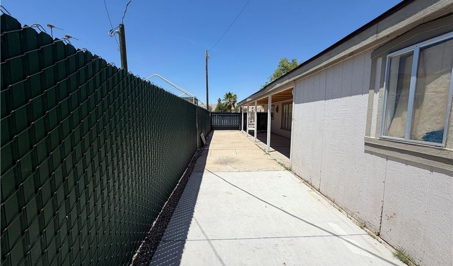 1910 Rio Grande Rd, Bullhead City, AZ 86442 - 3 Beds, 2 Bath