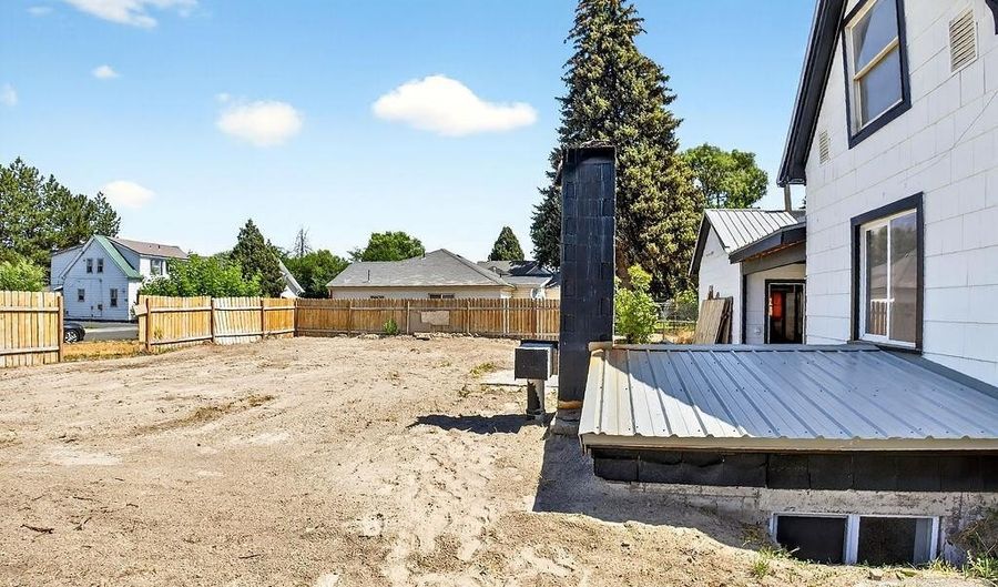 888 N Blvd, Idaho Falls, ID 83402 - 4 Beds, 3 Bath