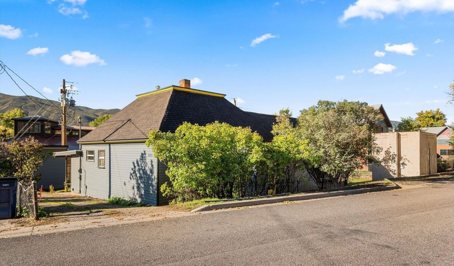 235 E Homestead Dr, Basalt, CO 81621 - 3 Beds, 2 Bath