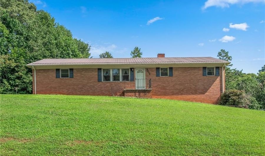 5024 Gardengate Rd, Asheboro, NC 27205 - 3 Beds, 2 Bath