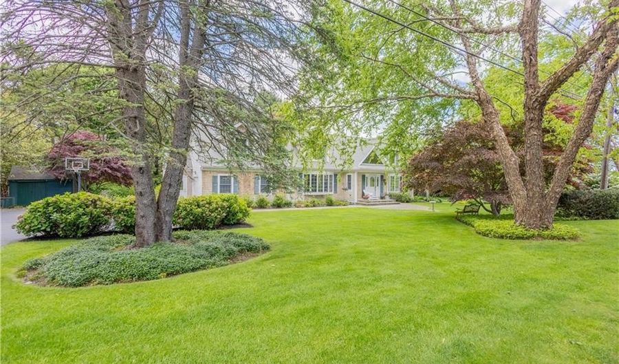 10 Bartlett Rd, Middletown, RI 02842 - 4 Beds, 3 Bath