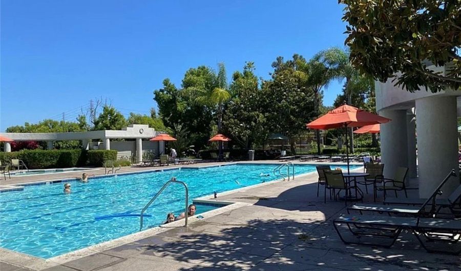15 ELMBROOK 52, Aliso Viejo, CA 92656 - 2 Beds, 3 Bath