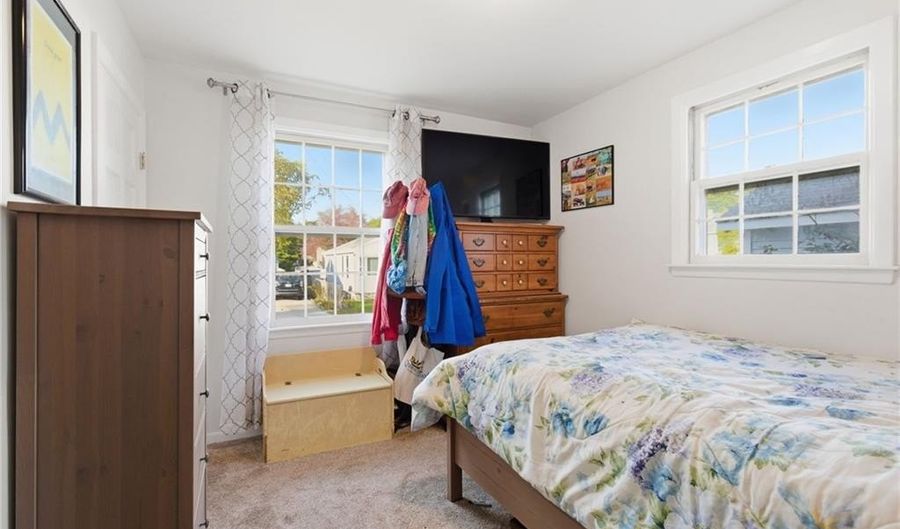 81 Sprague Ave, East Providence, RI 02915 - 3 Beds, 2 Bath