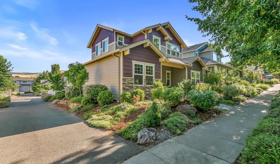345 Fair Oaks Ave, Ashland, OR 97520 - 4 Beds, 3 Bath