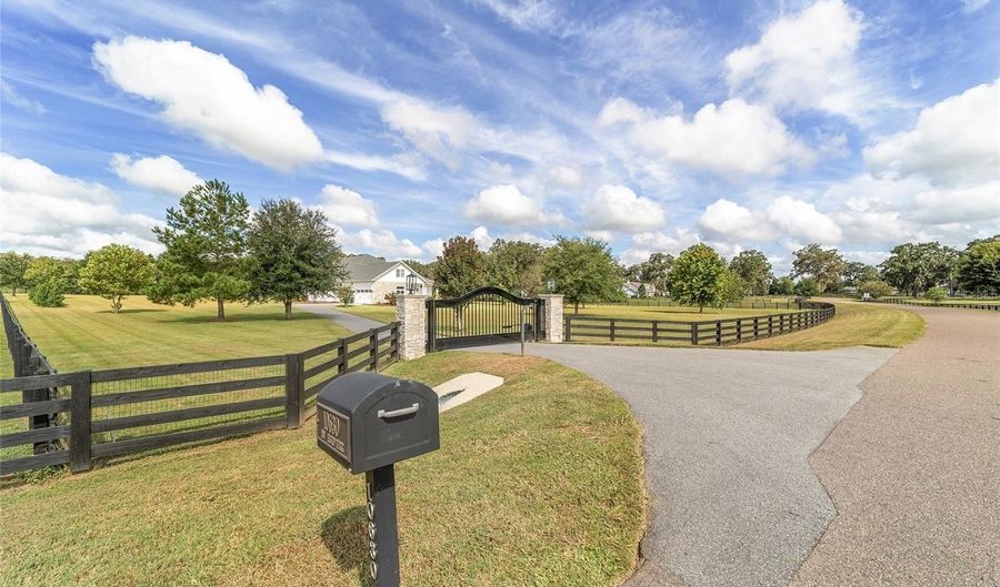 10630 NW 153RD Ter, Alachua, FL 32615 - 5 Beds, 3 Bath