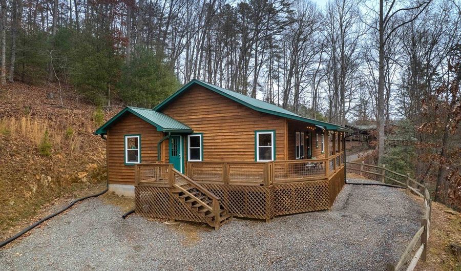 67 Hemlock Dr, Almond, NC 28702 - 2 Beds, 2 Bath
