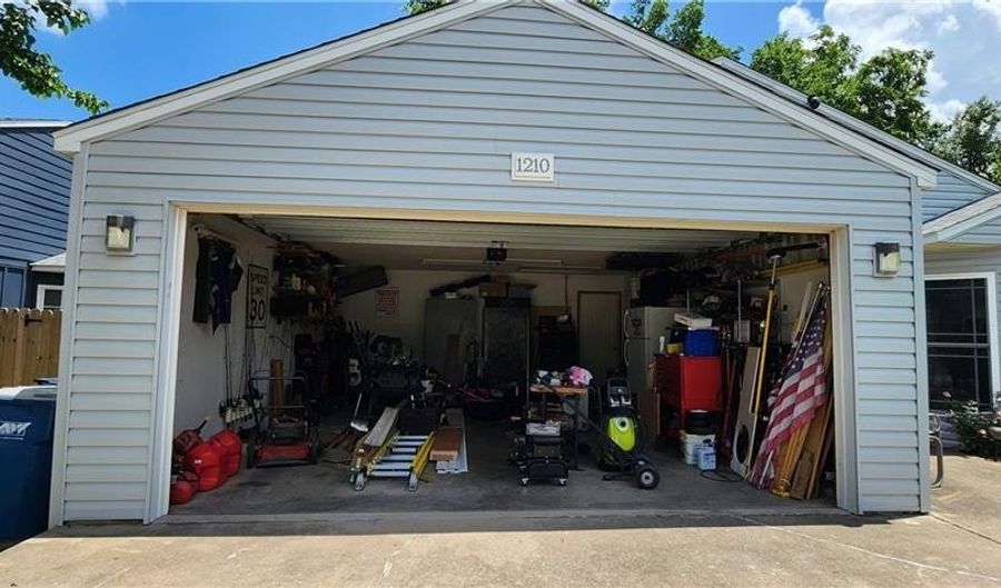 1210 Spring St, Bentonville, AR 72712 - 3 Beds, 2 Bath