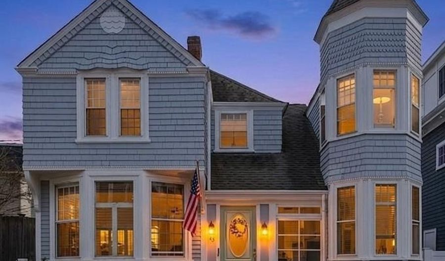 43 Howard St, Newport, RI 02840 - 3 Beds, 2 Bath