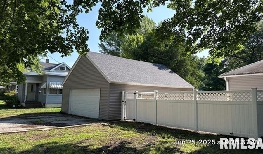 507 E MAIN St, Aledo, IL 61231 - 3 Beds, 2 Bath