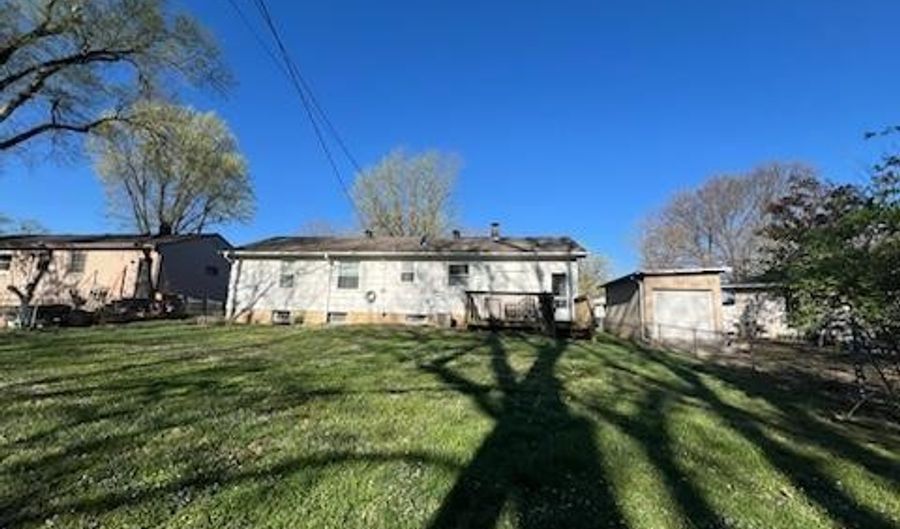 114 NW 6th St Ter, Blue Springs, MO 64014 - 3 Beds, 1 Bath