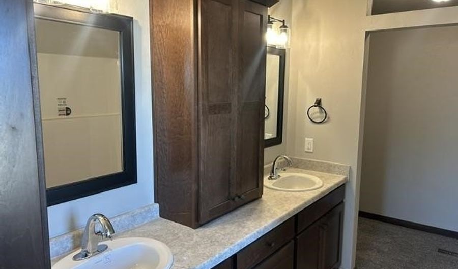 3646 E GLADIOLUS Pl, Appleton, WI 54913 - 3 Beds, 2 Bath
