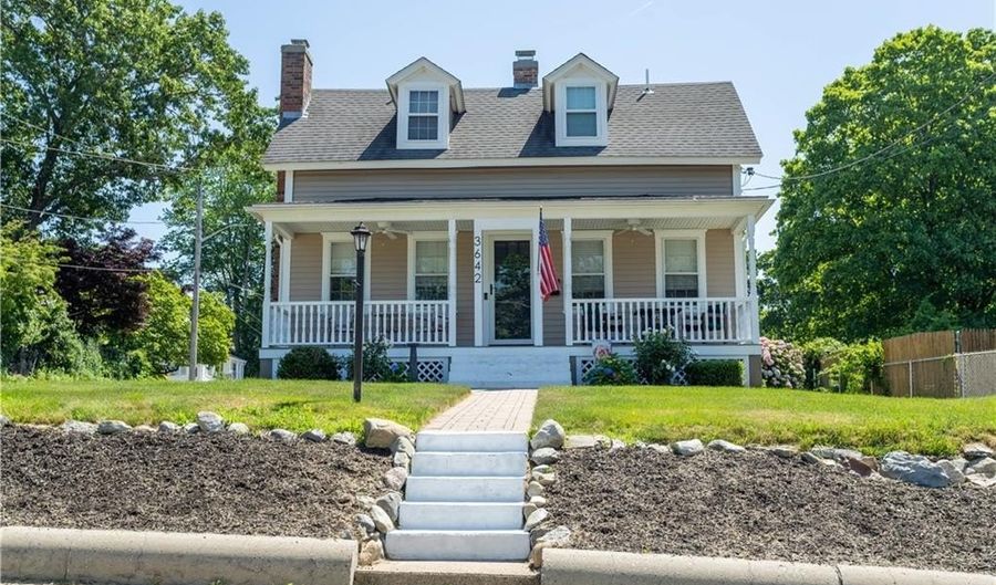 3642 Pawtucket Ave, East Providence, RI 02915 - 3 Beds, 2 Bath